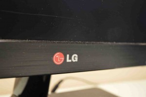 LG 27EA33 LCD monitor (18)